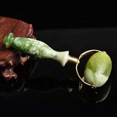 Πράσινο Xiuyan Jade Face Roller Gua Sha συγκολλημένο μεταλλικό Jade Massage Roller για εργαλεία ομορφιάς Μασάζ προσώπου