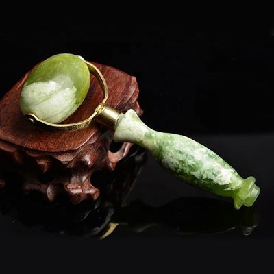 Πράσινο Xiuyan Jade Face Roller Gua Sha συγκολλημένο μεταλλικό Jade Massage Roller για εργαλεία ομορφιάς Μασάζ προσώπου