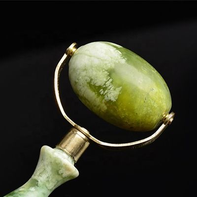 Πράσινο Xiuyan Jade Face Roller Gua Sha συγκολλημένο μεταλλικό Jade Massage Roller για εργαλεία ομορφιάς Μασάζ προσώπου