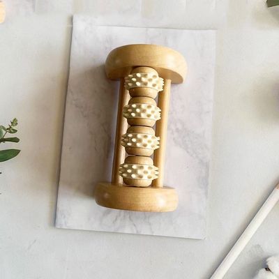 Το TheraFlow Foot Roller φορητό μασάζ ποδιών για την αντιμετώπιση πόνου ποδιών και πλαντικής φαστιτίτιδας