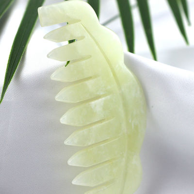 Φυσικό Xiuyan Jade Gua Sha Scraping Massage Comb για την θεραπεία της κεφαλής και το εργαλείο θεραπείας της τριχοφυΐας