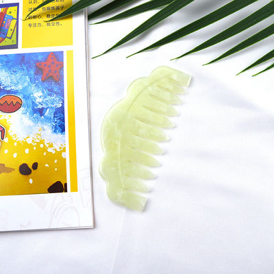 Xiuyan Jade Μασάζ Comb 9.2cm*4.6cm Μέγεθος Ελαφρύ πράσινο χρώμα Προωθεί την κυκλοφορία του αίματος και βελτιώνει τον ύπνο