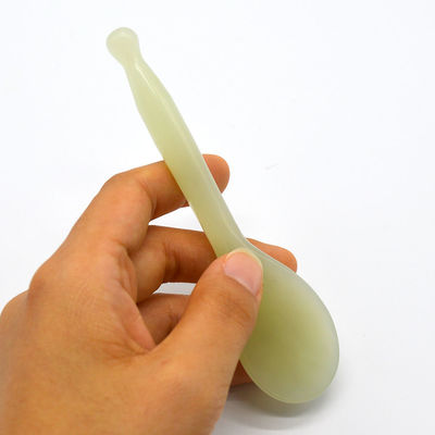 Φροντίδα σώματος Xiuyan Jade Gua Sha Μέσο μασάζ πράσινο σχήμα κουτάλι Guasha Scarping εργαλείο για την υγεία και την ευεξία